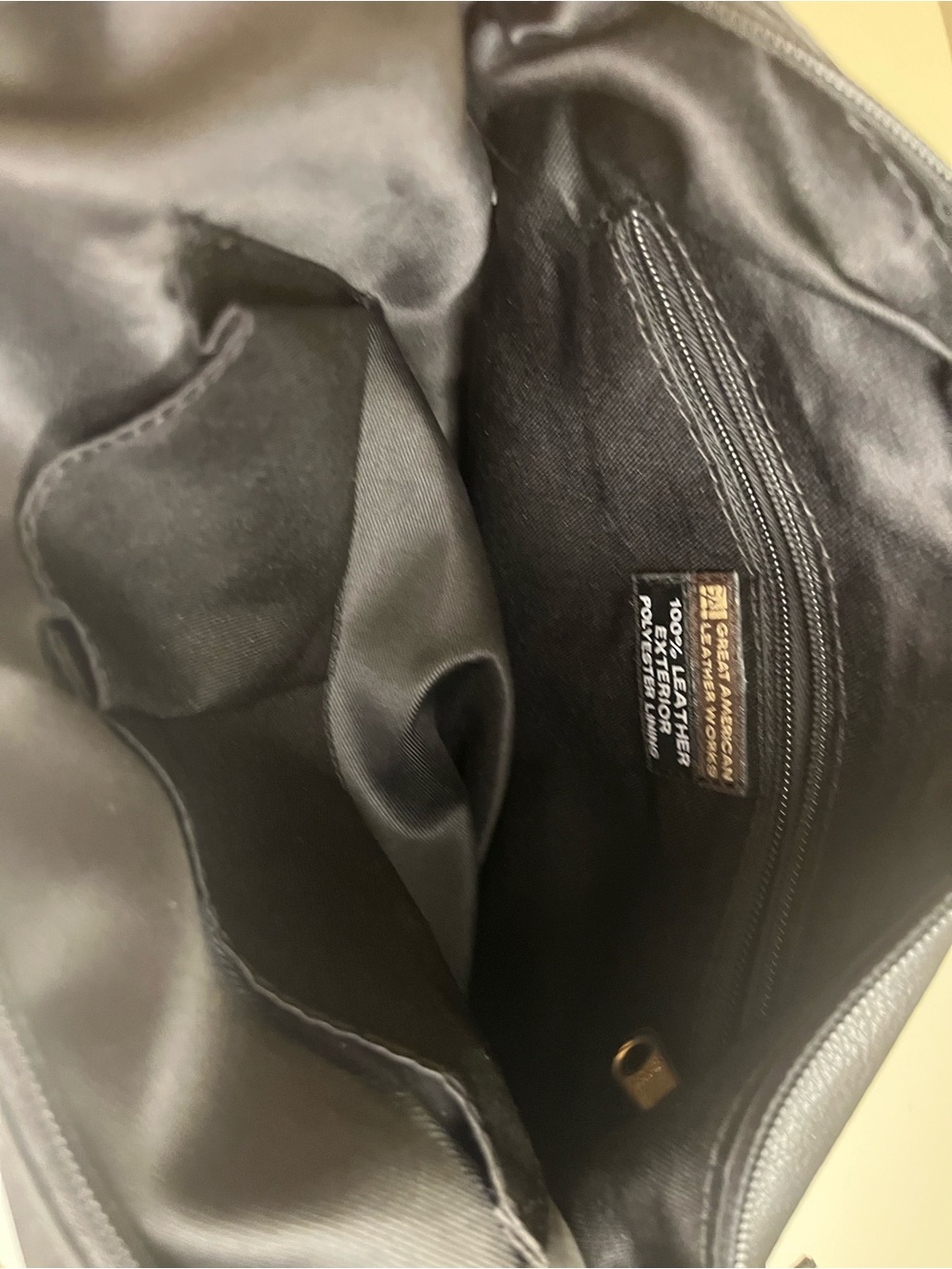 Great American Leather Works Shoulder Bag; 100% Genuine Leather Exterior - Picture 4 of 6